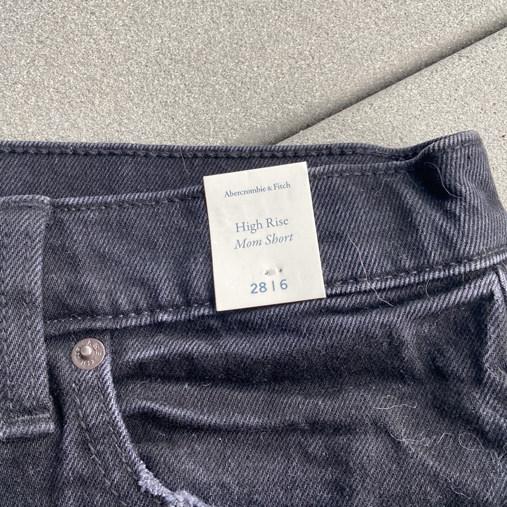 NWT Abercrombie & Fitch Black High Rise Mom Shorts - Picture 2 of 5